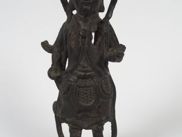 Sujet en bronze à patine brune représentant une divinité du Tao . Chin