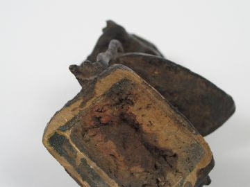 Sujet en bronze à patine brune représentant une divinité du Tao . Chin