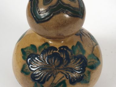 Vase en forme de coloquinte, en céramique émaillée brun clair, à décor