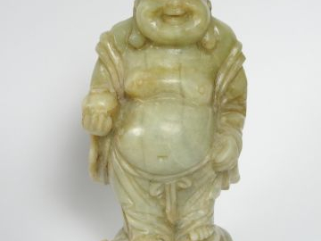 Sujet en stéatite représentant le Boudaï debout, souriant, tenant un b