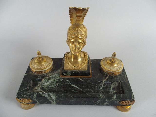 Encrier de style Empire en bronze et marbre vert de mer, à décor de bu