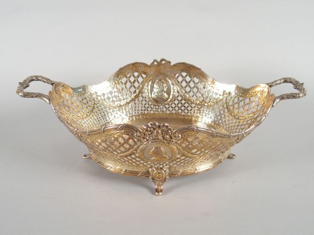 Jardinière de style Louis XVI en argent étranger, à décor de treillis,