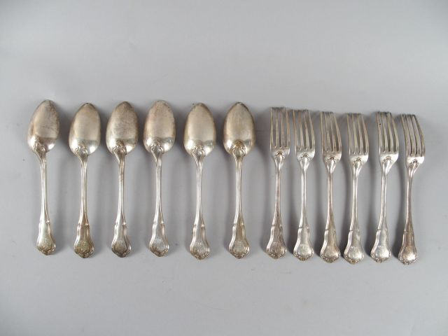 Six grands couverts en argent, poinçon Minerve, modèle violonné, feuil