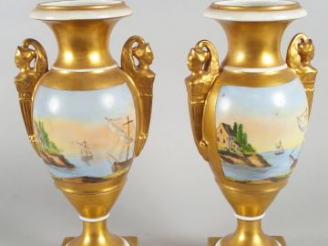 Vente aux enchères Paire de vases de style Restauration, en porcelaine de Paris, à décor 