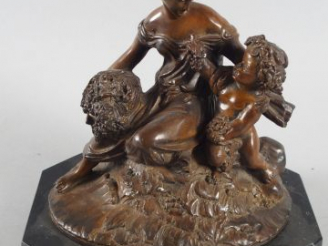 Vente aux enchères Sujet de style Louis XVI en bronze à patine brune, 'Bacchanale', socle