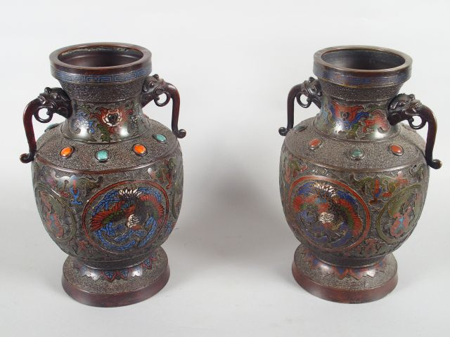 Paire de vases XIX ème indochinois, en bronze et émaux cloisonnés, à d