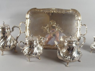 Vente aux enchères Service à café et à thé de style Louis XV en métal argenté, décor de c