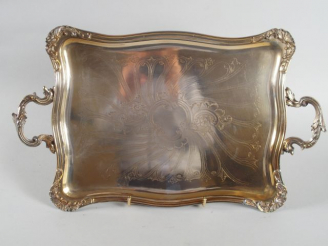 Vente aux enchères Plateau de style Louis XV en métal argenté, à décor de feuillage et de