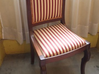 Vente aux enchères Paire de chaises Restauration en acajou et placage d'acajou, pieds ava