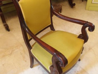 Vente aux enchères Trois + un  fauteuils Restauration en acajou et placage d'acajou, mont