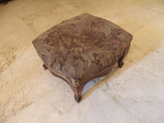 Vente aux enchères Tabouret de pied de style Louis XV