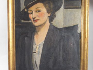 Vente aux enchères Ecole française XX ème 'Portrait d'élégante au chapeau'. Huile sur toi