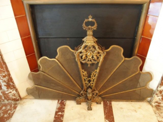 Vente aux enchères Pare feu Napoléon III, de style Louis XVI, en forme d'éventail, à déco