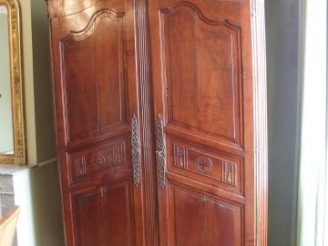 Vente aux enchères Armoire de style Transition Louis XV - Louis XVI en marqueterie et mer