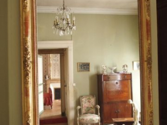 Vente aux enchères Glace de cheminée Napoléon III en bois et stuc doré, à décor de fleurs