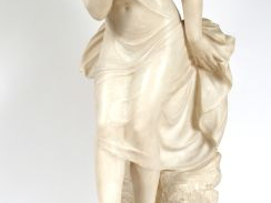 G. 	BASTIANI. Signée Prof. J. Bastiani. Grande sculpture en albâtre "B