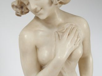 G. 	BASTIANI. Signée Prof. J. Bastiani. Grande sculpture en albâtre "B