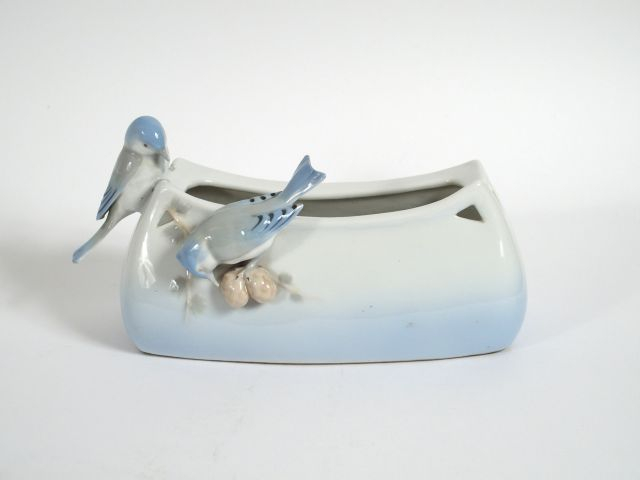 Vide poche en porcelaine de Copenhague, à décor en relief d'oiseaux.