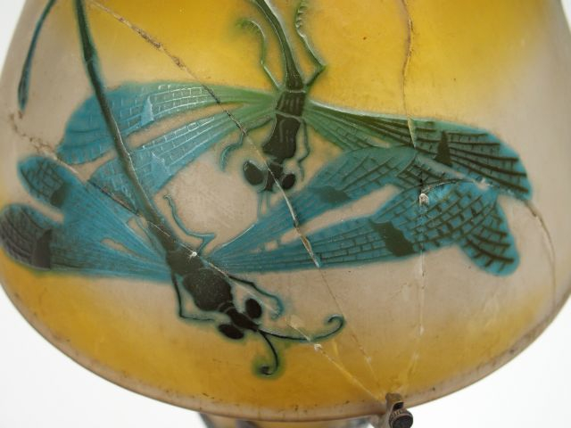 GALLE. Lampe en verre, décor gravé en camée à l'acide bleu et vert sur