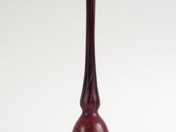 DAUM. Soliflore en verre marbré mauve. Signé. H. : 30 cm