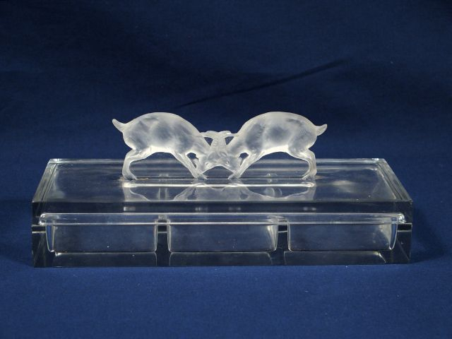 	LALIQUE. Coffret en cristal, boite à cigarettes ‘modèle deux chèvres’