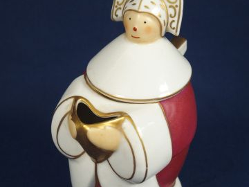 ROBJ. Paire de verseuses en porcelaine polychrome "Couple russe". Sign