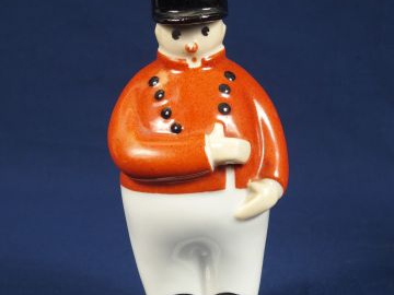 ROBJ. Porte stylo en porcelaine polychrome "Le petit soldat". Signé. H
