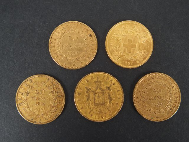 5 pièces de 20 Francs or: - Napoléon III tête nue, 1856-A, - Napoléon 