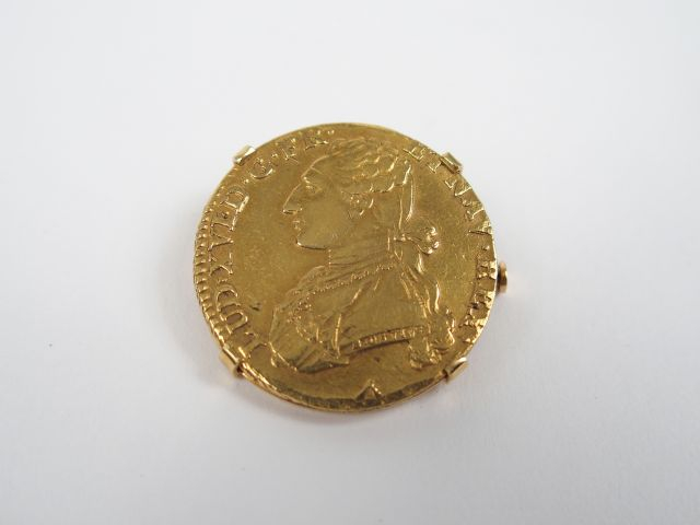 Double Louis au buste habillé 177?-Lilles. D. 1703. Montée en broche, 
