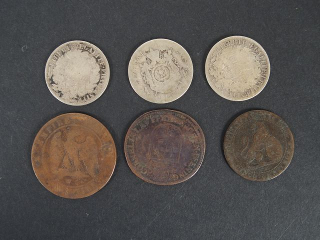 Lot de 6 pièces antiques en argent, bronze ou métal.