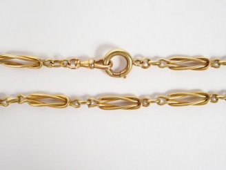 Vente aux enchères Giletière en or jaune, maillons de nœuds marins. 39cm Poids: 25gr