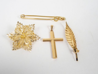 Vente aux enchères Epingle à nourrice, broche en forme de plume et pendentif en forme de 