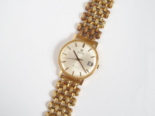 OMEGA. Montre mixte, boitier rond et bracelet en or jaune, indication 