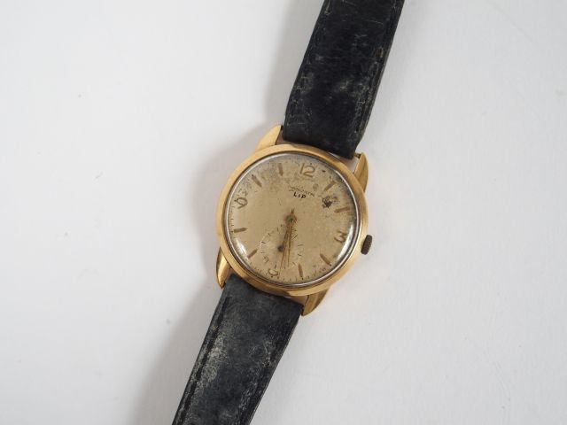 LIP. Montre chronomètre, boitier or, n°9049.