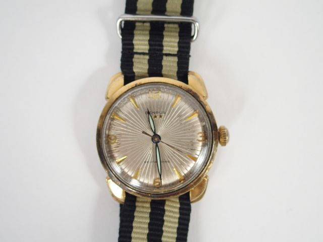 BENRUS. Montre d'homme vers 1950, diamètre 32mm, boitier rond, lunette