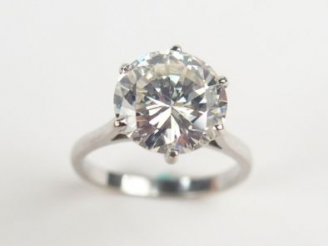 Vente aux enchères Solitaire ornée d'un diamant taille ancienne de 3,16 carats, K, SI2. M