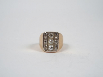 Vente aux enchères Chevalière or jaune, pavée de diamants taille ancienne dont 3 pesant 1