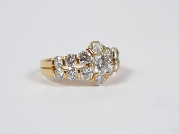 Bague monture or jaune années 20 en forme de fleur ornée en son centre