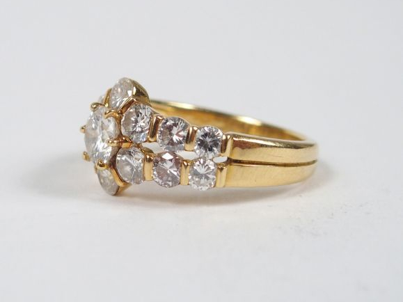 Bague monture or jaune années 20 en forme de fleur ornée en son centre