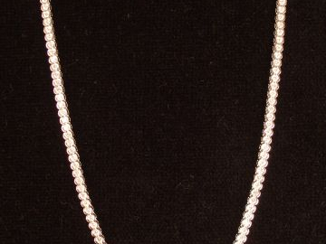 Rivière de brillants monture or gris, fermoir à cliquet, composée de 1