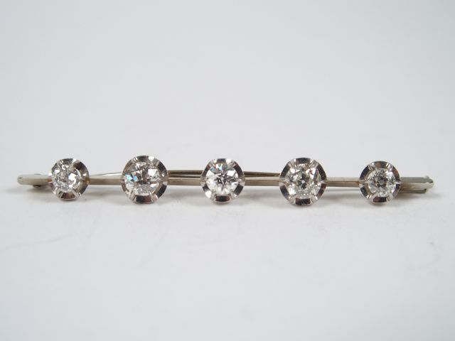 Broche monture or blanc ornée de 5 diamants taille ancienne de 0,30cts