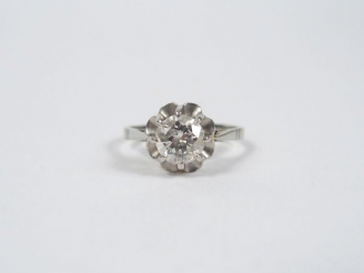 Vente aux enchères Solitaire monture or blanc, orné d'un brillant de 1,15cts environ. TDD