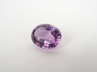 Vente aux enchères Améthyste taille ovale de 19cts environ.