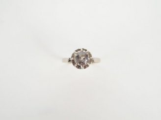 Vente aux enchères Solitaire monture or blanc orné d'un diamant taille ancienne de 0,75ct