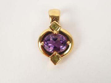 Pendentif monture or jaune, ornée d'une améthyste taille ovale facetté