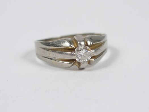 Solitaire monture or blanc 14K, ornée d'un diamant taille moderne de 0