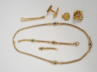 Vente aux enchères Parure en métal doré et pierres à l'imitation de l'émeraude et du diam