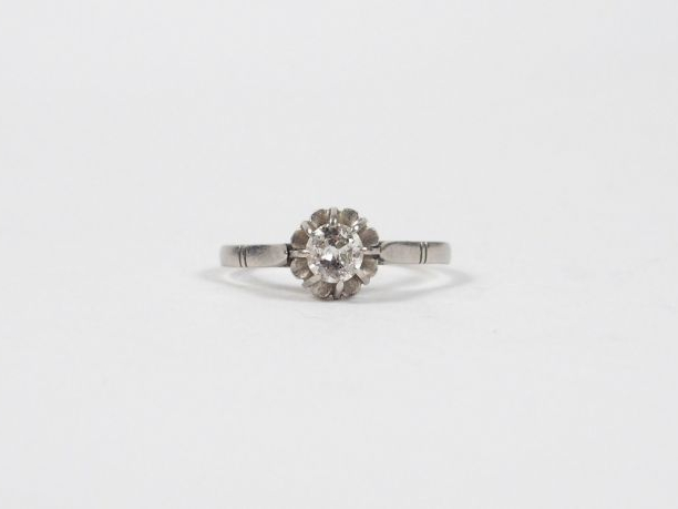 Solitaire monture platine ornée d'un diamant taille ancienne de 0,28ct