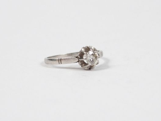Solitaire monture platine ornée d'un diamant taille ancienne de 0,28ct
