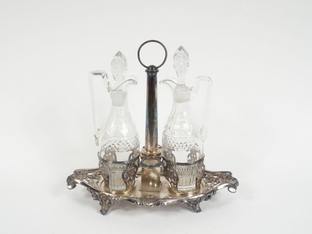 Huilier vinaigrier en argent XVIIIème. Poids: 1110gr